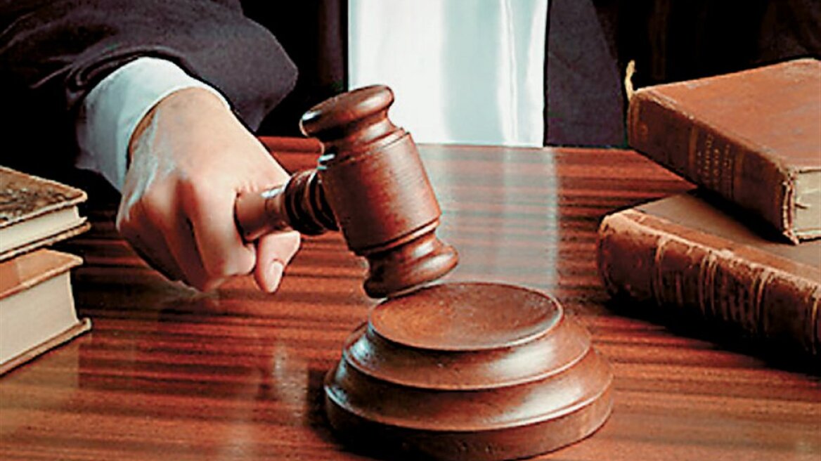 Δώδεκα πελάτες είχε εξαπατήσει ο δικηγόρος «μαϊμού»