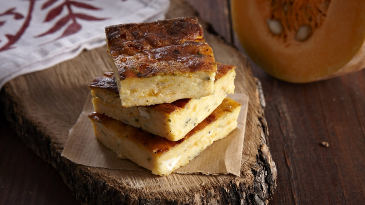 Ξεσκέπαστη πίτα με κίτρινη κολοκύθα