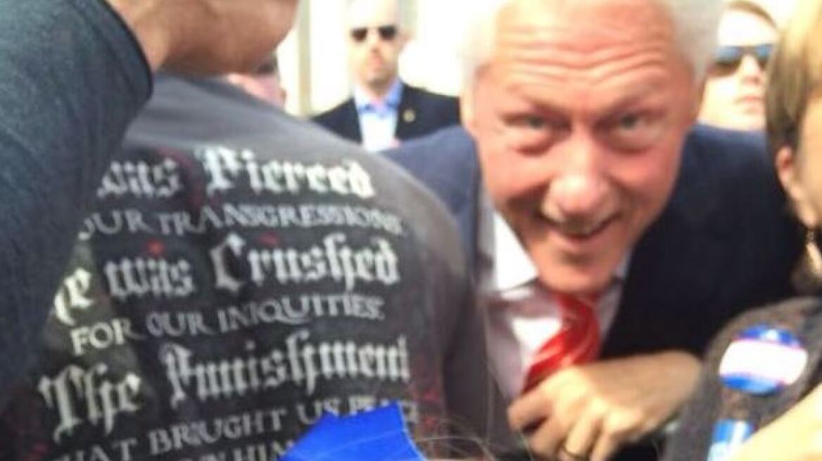 Όταν ο Μπιλ Κλίντον έκανε photobombing σε ένα θλιμμένο κορίτσι