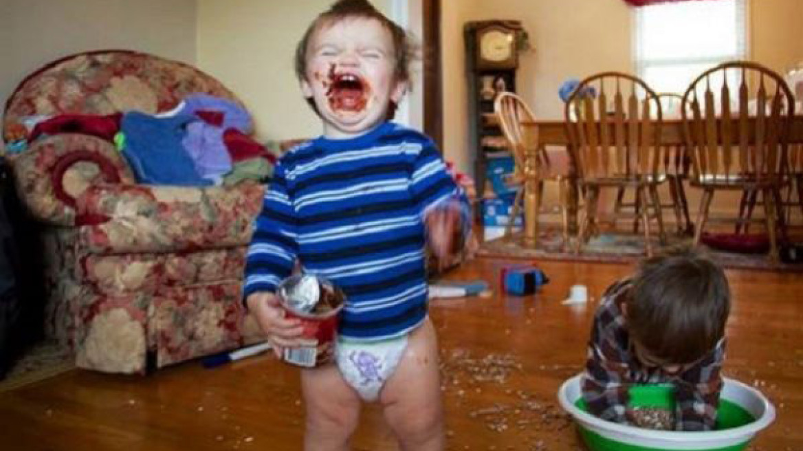 Έτσι είναι να είσαι μαμά και μπαμπάς! 