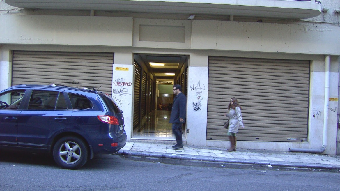 Μαφιόζικη επίθεση με βαριοπούλα στο κέντρο της Αθήνας 