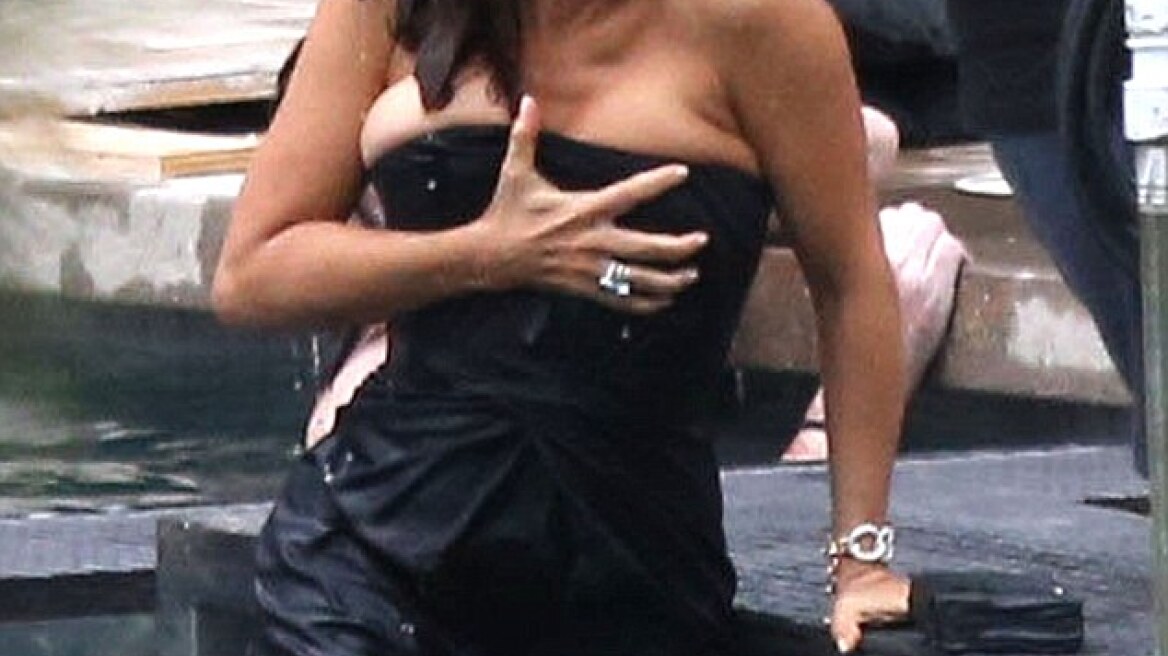 Το… υγρό ατύχημα της Salma Hayek