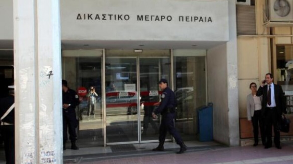 Διαμαρτυρία στον Πειραιά: Επιχείρηση - «μπλοκάρισμα» πλειστηριασμών