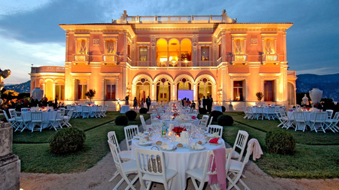 Κυανή Ακτή: πολυτέλεια, ακριβά αρώματα και VIPs