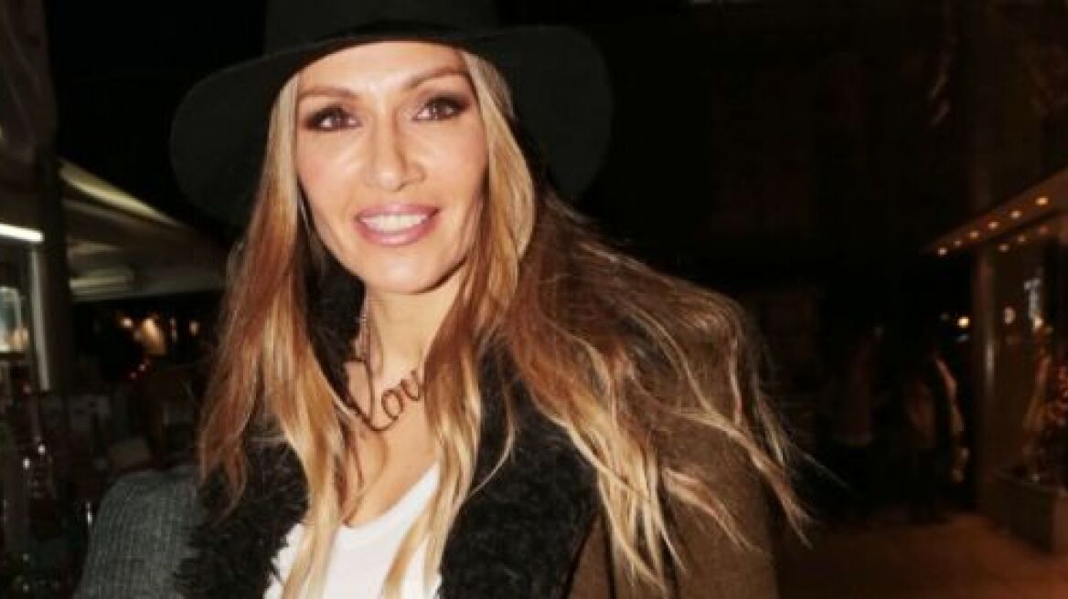 Η Ελένη Πετρουλάκη είναι 43 ετών