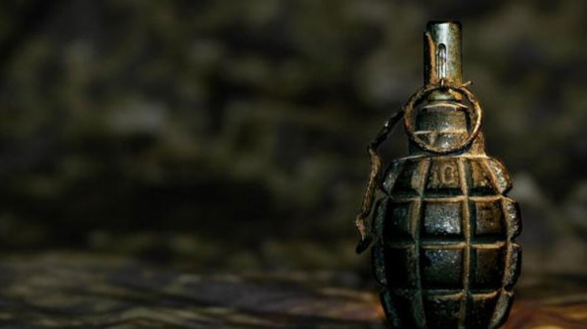 Πέρασε τη χειροβομβίδα για… βαρίδι και τη στόλισε!