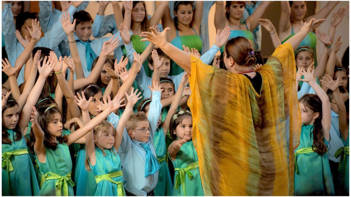 «Τα παιδιά τραγουδούν για την ειρήνη» με την παιδική-νεανική Χορωδία Rosarte 