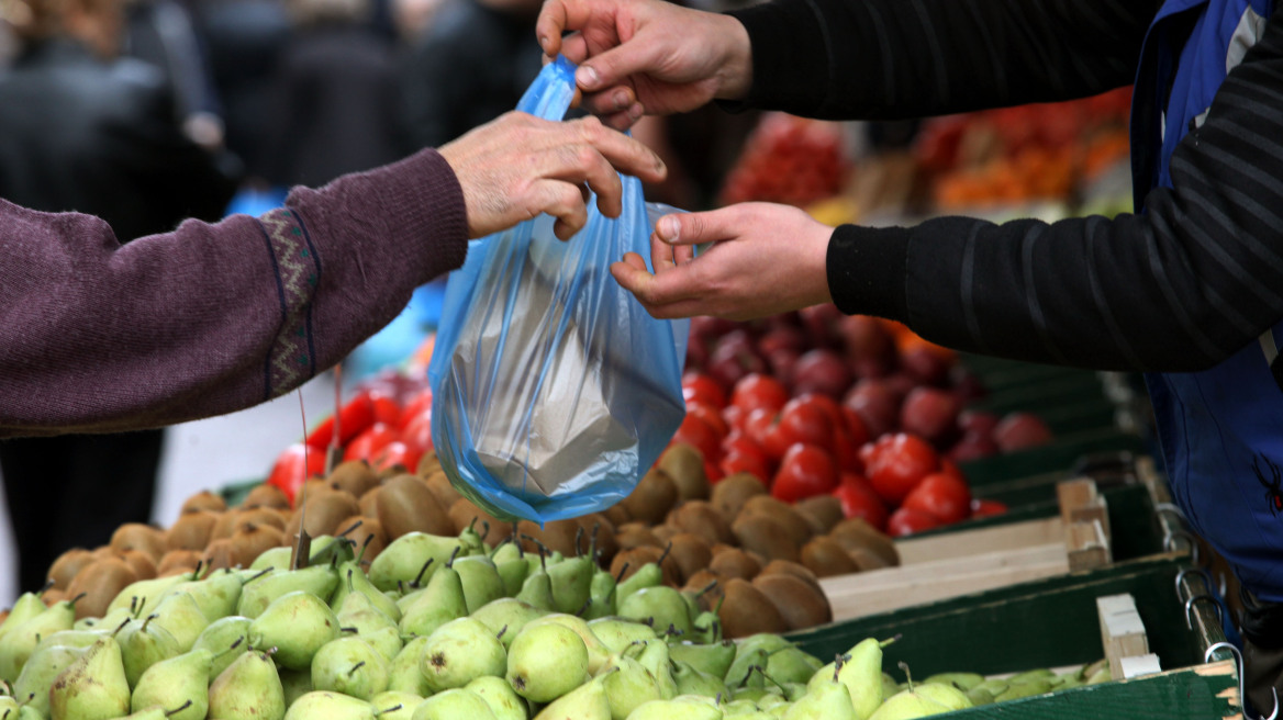 Δίμηνη παράταση των αδειών για τους πωλητές λαϊκών αγορών