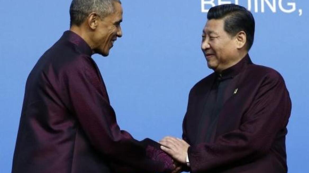 Δείτε τον Μπαράκ Ομπάμα με παραδοσιακή κινέζικη ενδυμασία