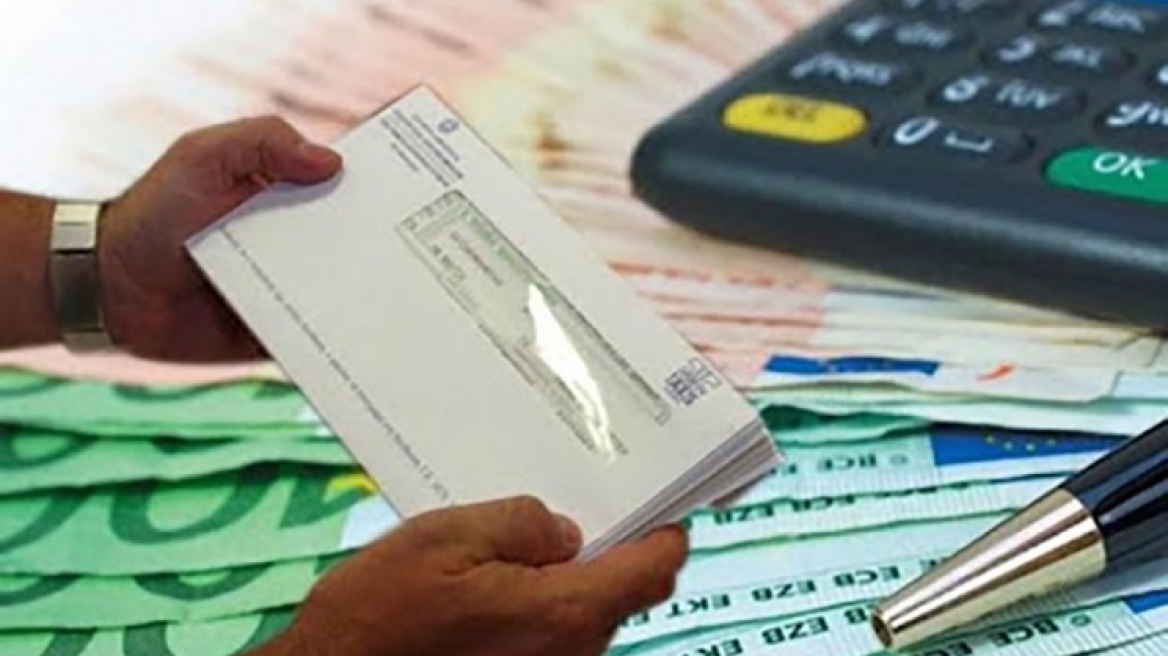 Μειώνονται 50% τα πρόστιμα για συνταξιούχους που δουλεύουν