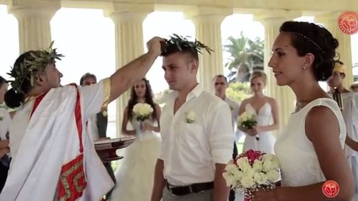 Βίντεο: Ρώσοι παντρεύονται δίπλα στον... «Παρθενώνα»