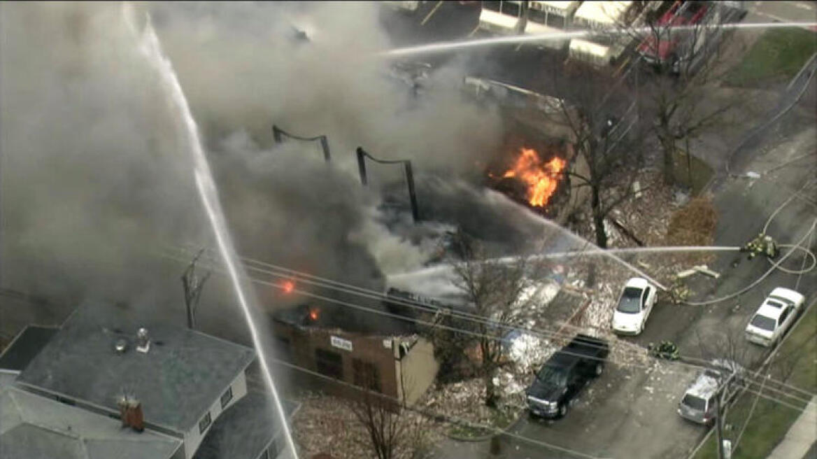 ΗΠΑ: Τραυματίες από μεγάλη φωτιά σε υπόγειο γκαράζ  (φωτογραφίες)