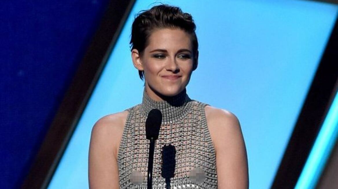 Το φόρεμα πρόδωσε το στήθος της Kristen Stewart