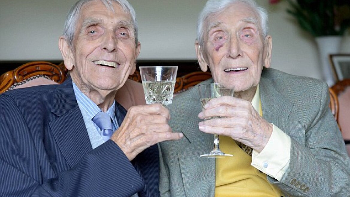 Αγγλία: Δίδυμοι γιόρτασαν τα 100ά τους γενέθλια!