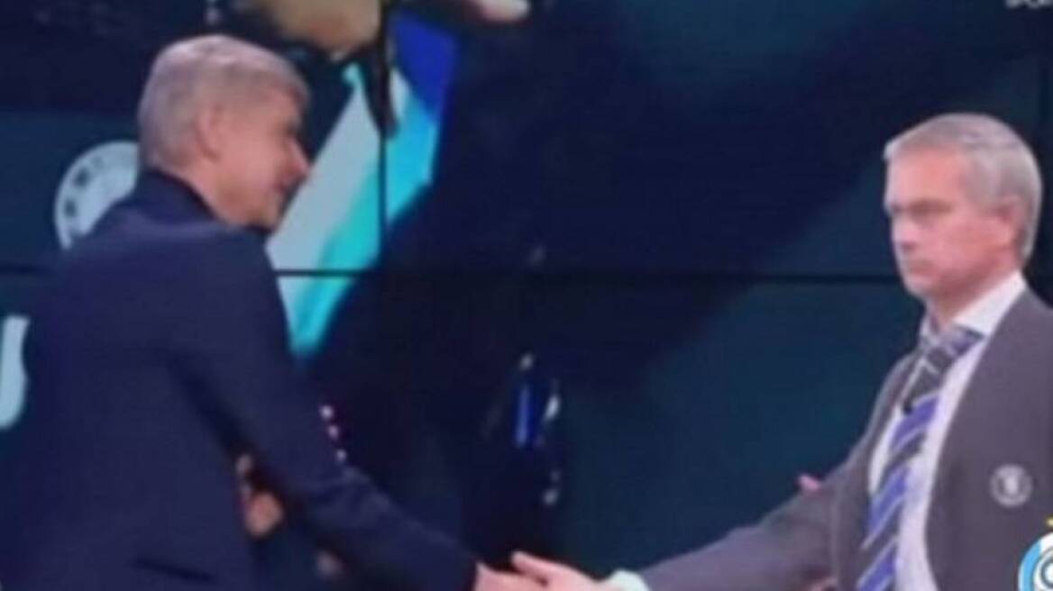 Η εικονική χειραψία Βενγκέρ – Μουρίνιο 