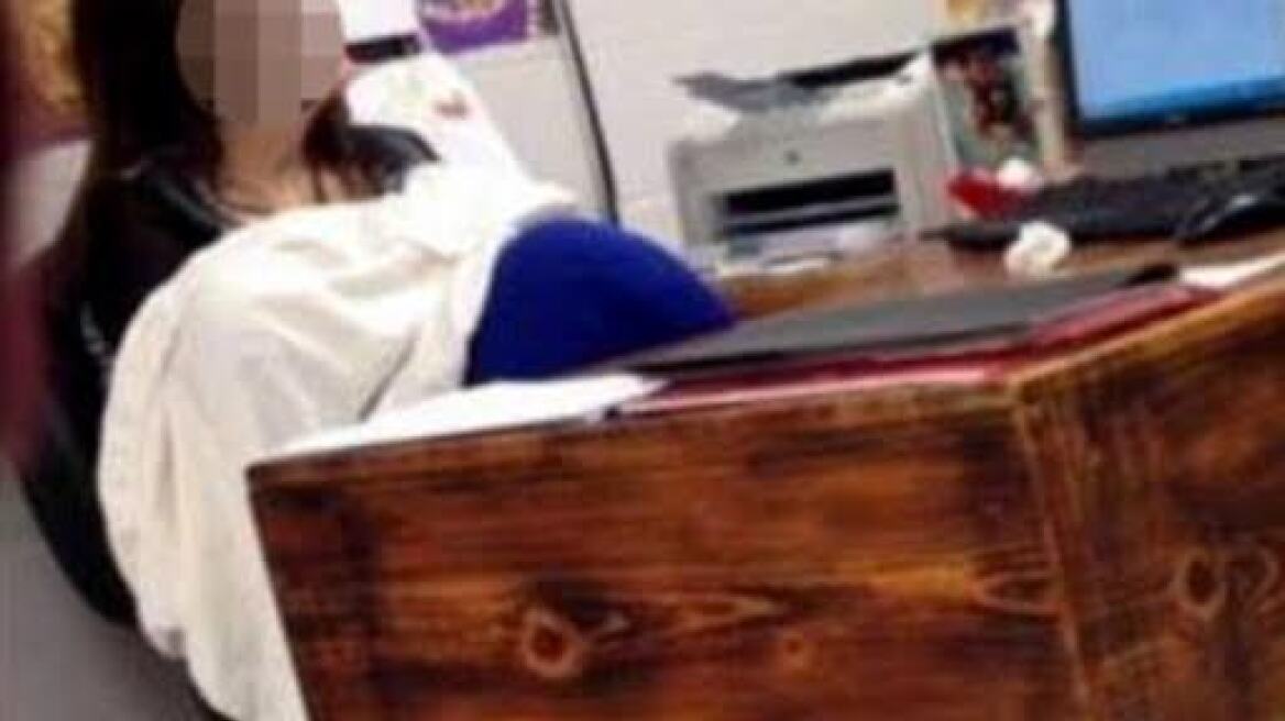 ΗΠΑ: Δασκάλα θήλαζε το μωρό της κατά τη διάρκεια μαθήματος