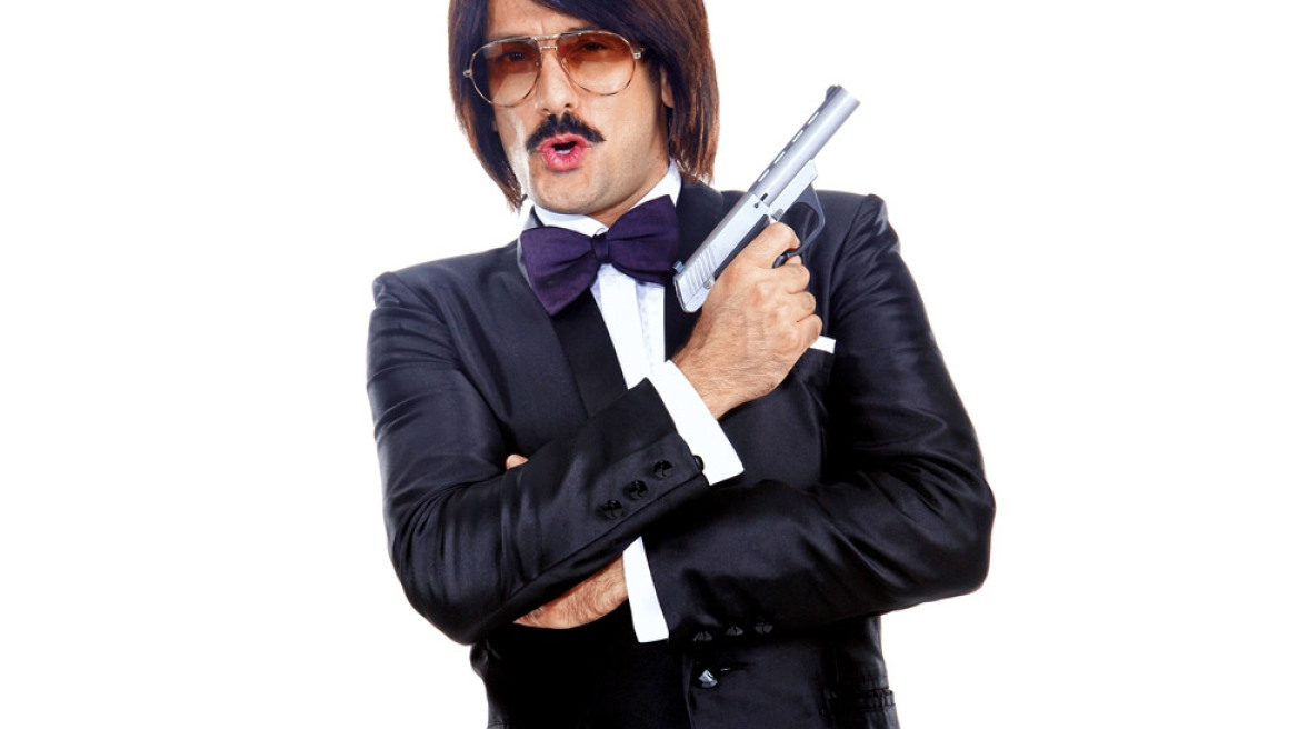 Toni Sfinos: Ο international playboy που σπάει ταμεία και ραγίζει καρδιές 