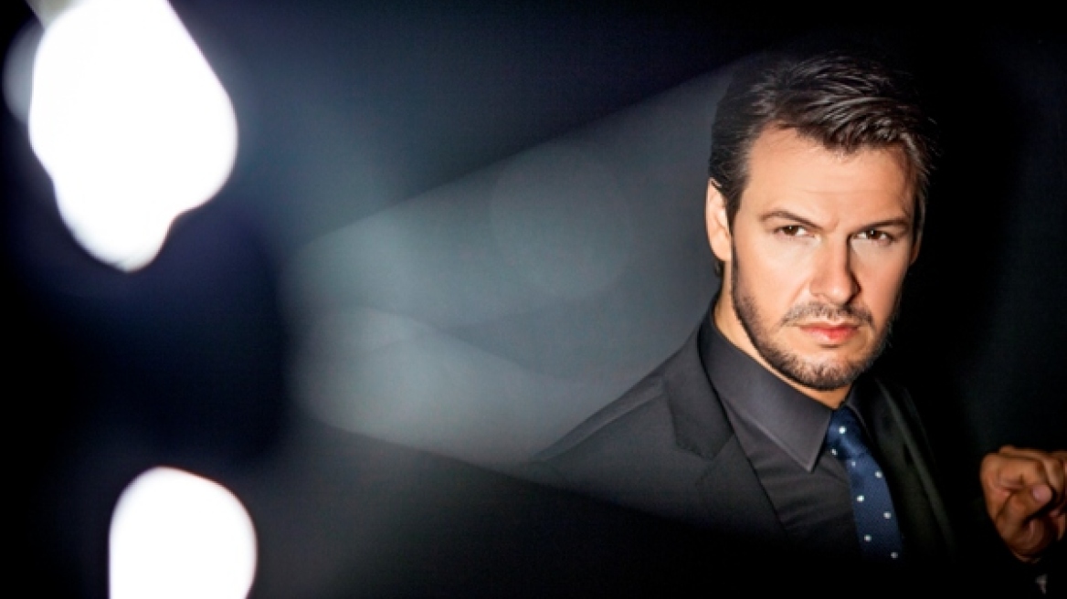 Ο Πάνος Κιάμος έκανε αγιασμό στην... πίστα 