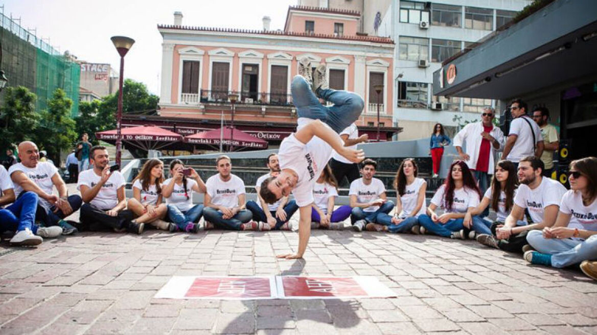 Ενα τραγούδι για το AIDS