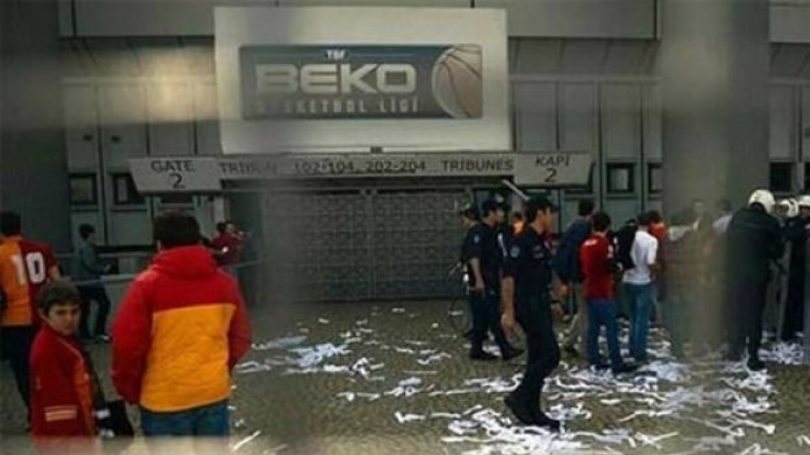 Νεκρός οπαδός του Ερυθρού Αστέρα στην Τουρκία