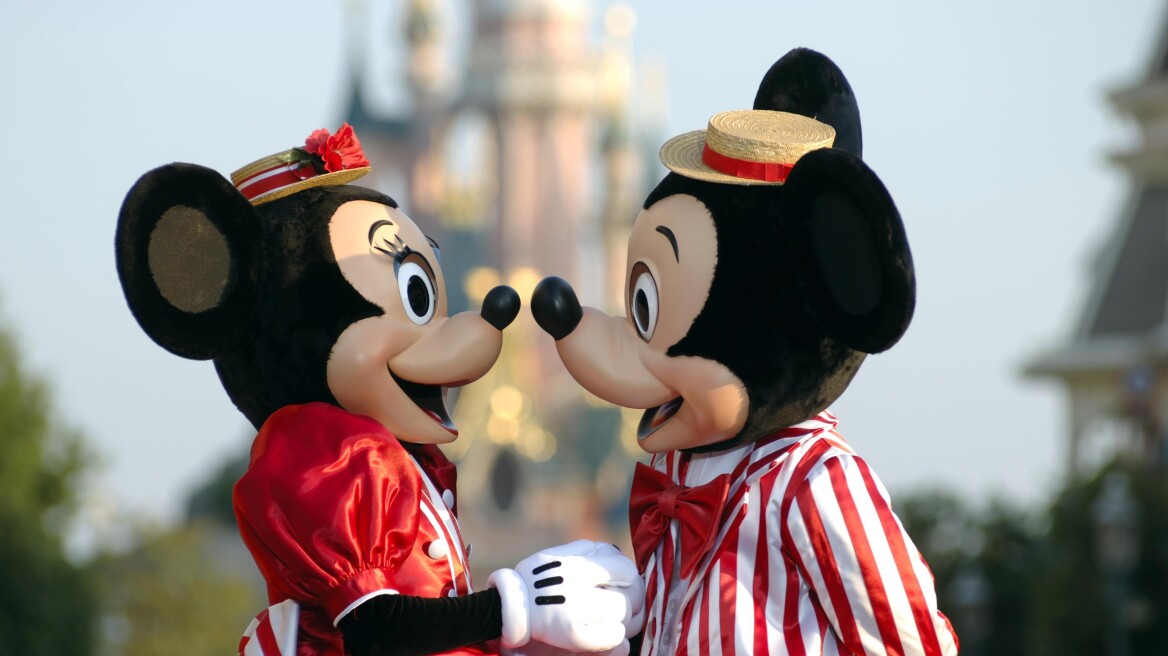 Eurodisney: Ψάχνει στην Ελλάδα ζαχαροπλάστες, μάγειρες και μπάρμαν!