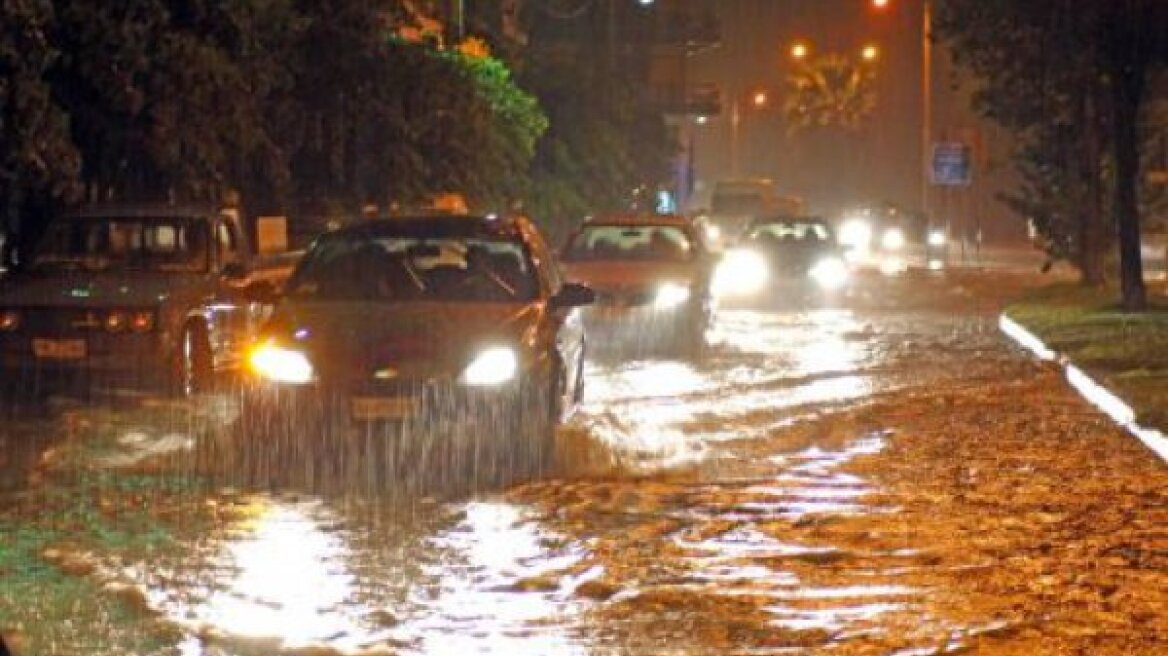 Πτολεμαΐδα: Η βροχή προκάλεσε ζημιές σε εμπορικά καταστήματα 