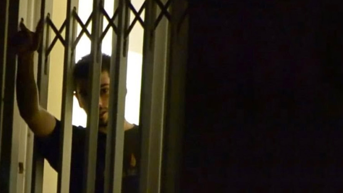 Λιποθύμησε ο απεργός πείνας Νίκος Ρωμανός