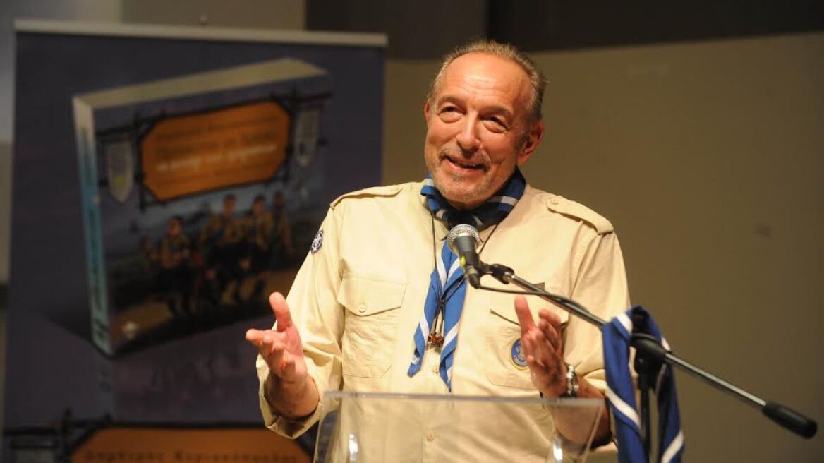 Δείτε τον 62χρονο μετεωρολόγο του ΑΝΤ1 Τάσο Αρνιακό ντυμένο πρόσκοπο!