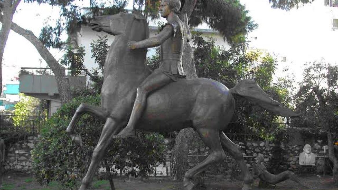 Στους Στύλους του Ολυμπίου Διός το άγαλμα του Μεγάλου Αλεξάνδρου