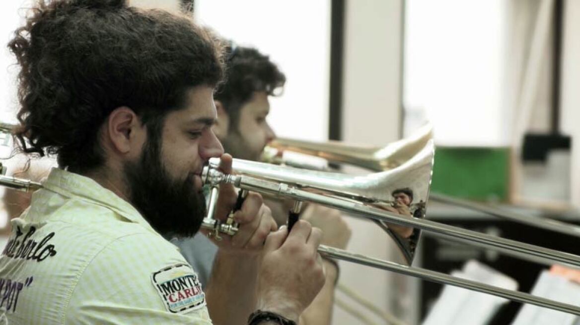 Η Θωμαή Απέργη με τρομπόνια και σαξόφωνα