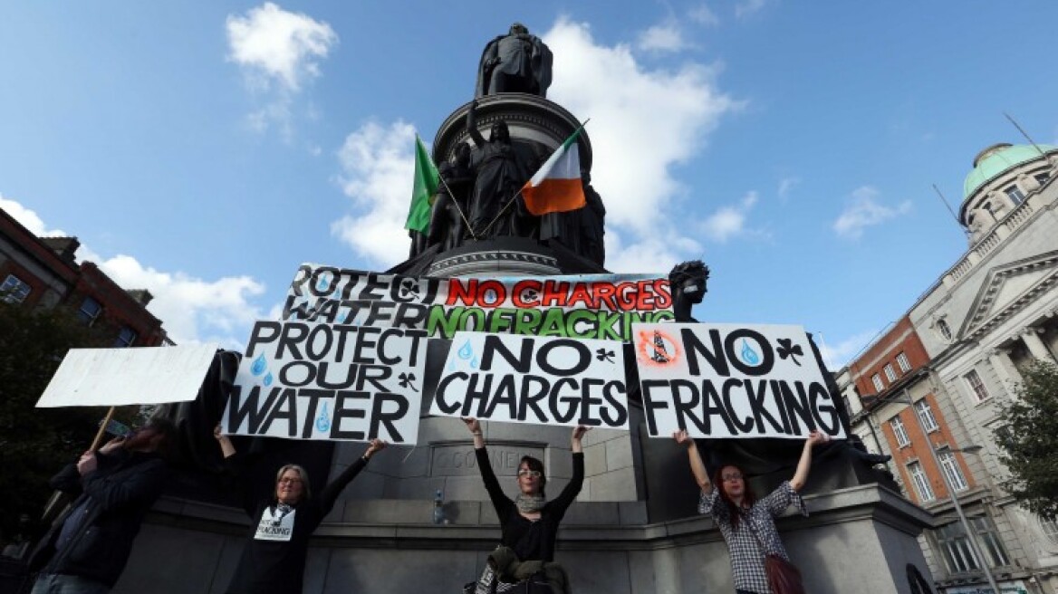 Ιρλανδία: 10.000 διαδηλωτές έξω από το κοινοβούλιο για τις αυξήσεις στο νερό 