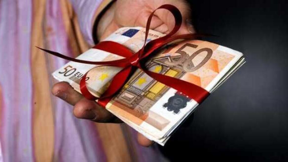 Πότε θα καταβληθούν δώρα και συντάξεις 