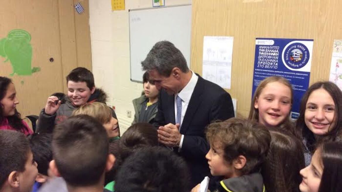 Δείτε τον Ανδρέα Λοβέρδο σε σχολεία στις Βρυξέλλες 