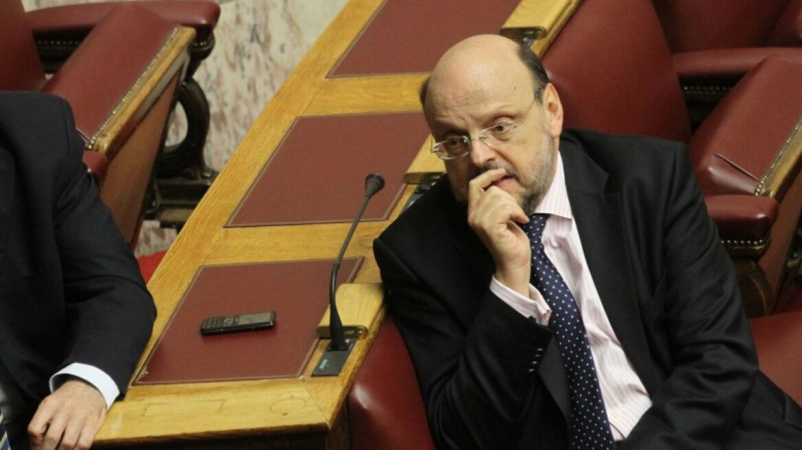 «Γκάφα» Αντώναρου στο Twitter: «Δεν θα τς κλάνουμε τη χάρη»