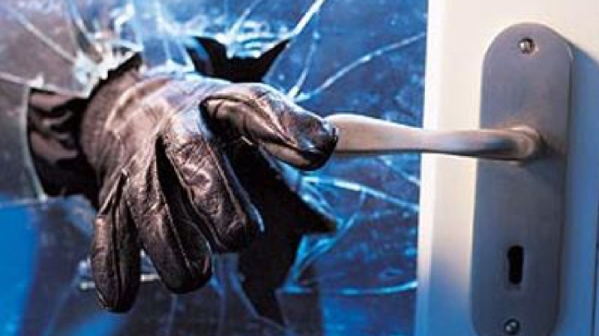 Άδειασαν το σπίτι ενώ μέσα κοιμόταν η οικογένεια