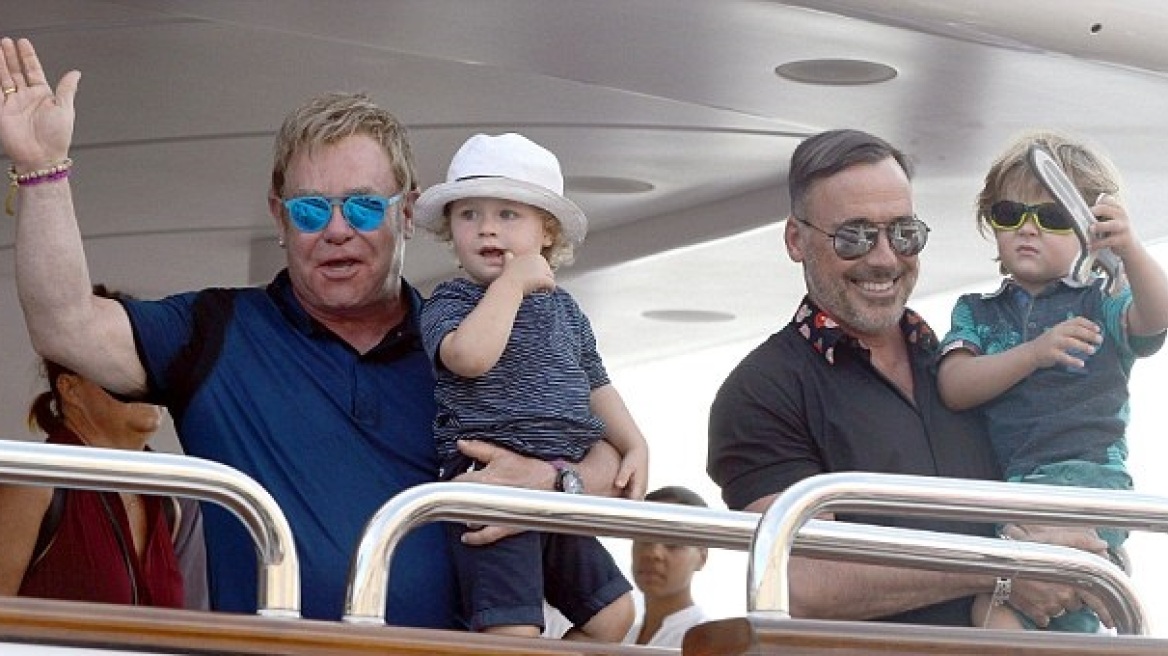 Ο Έλτον Τζον ανανεώνει τους όρκους αγάπης του με τον σύντροφό του 