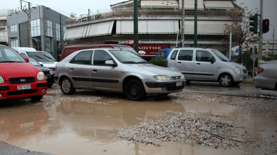 Βροχές και καταιγίδες σήμερα - «Κομφούζιο» στους δρόμους
