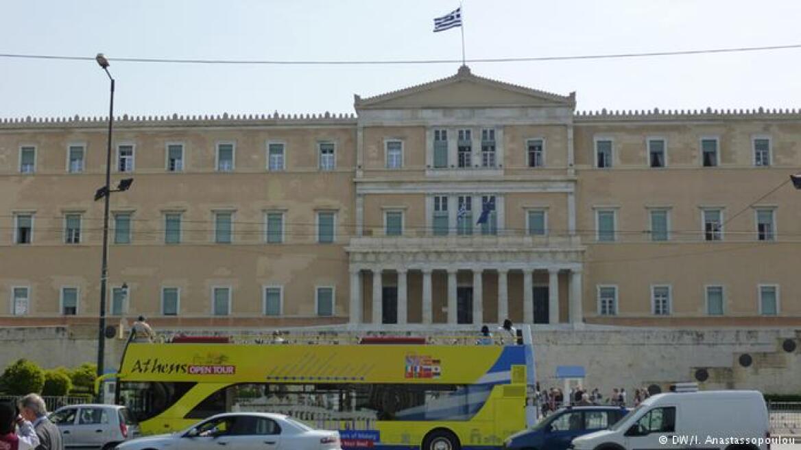 DW: Επιπτώσεις στην Ευρώπη από νέο κούρεμα χρέους