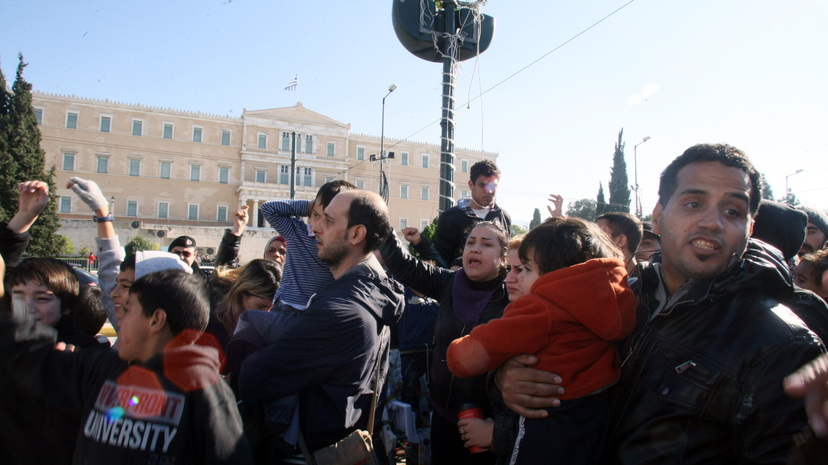 Yπ. Εσωτερικών: Διακινητές σαμποτάρουν το άσυλο στους Σύρους