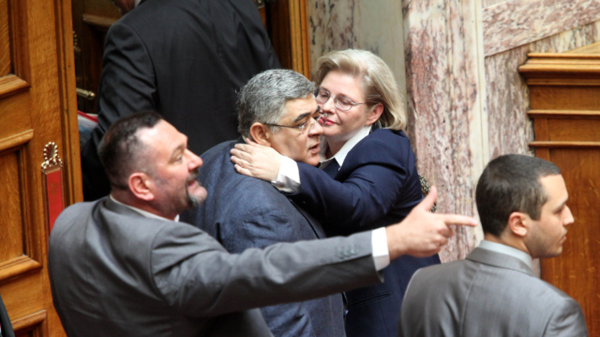 Βουλευτές ΧΑ: Θα έρθουμε στη Βουλή με χειροπέδες για να καταψηφίσουμε τον Μνημονιακό υποψήφιο Πρόεδρο