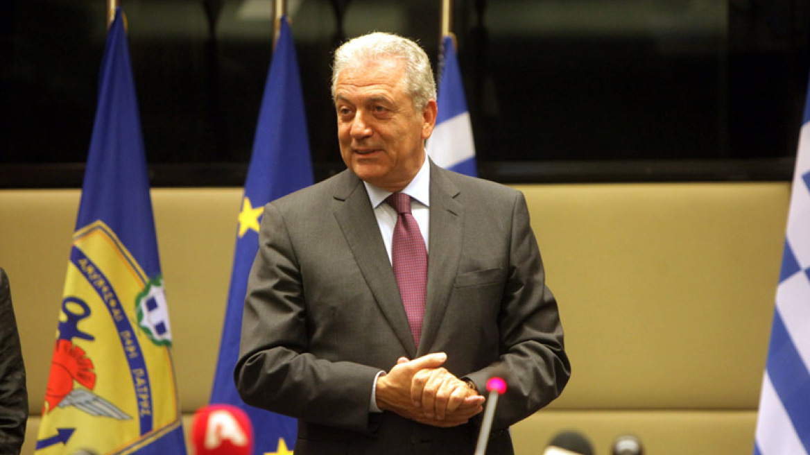 Αβραμόπουλος: Να κάνουν αιτήσεις για παροχή ασύλου οι Σύροι πρόσφυγες