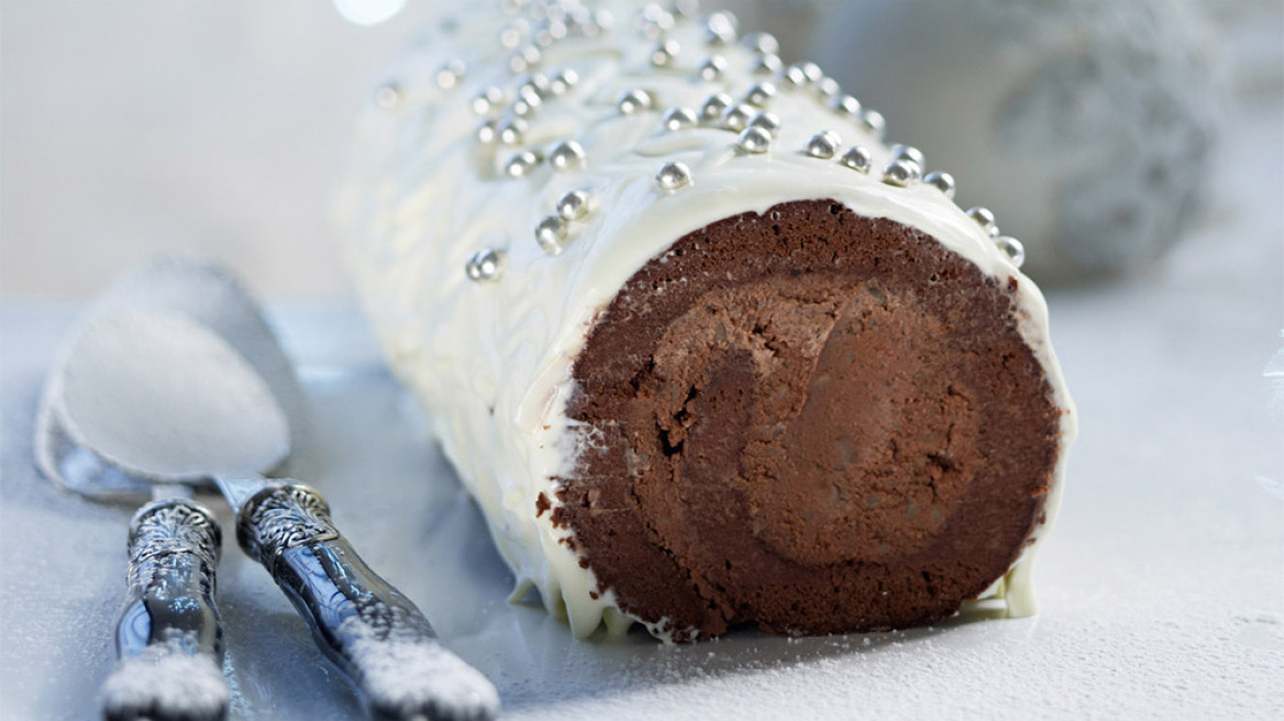 Χριστουγεννιάτικος κορμός με κάστανα και λευκή σοκολάτα