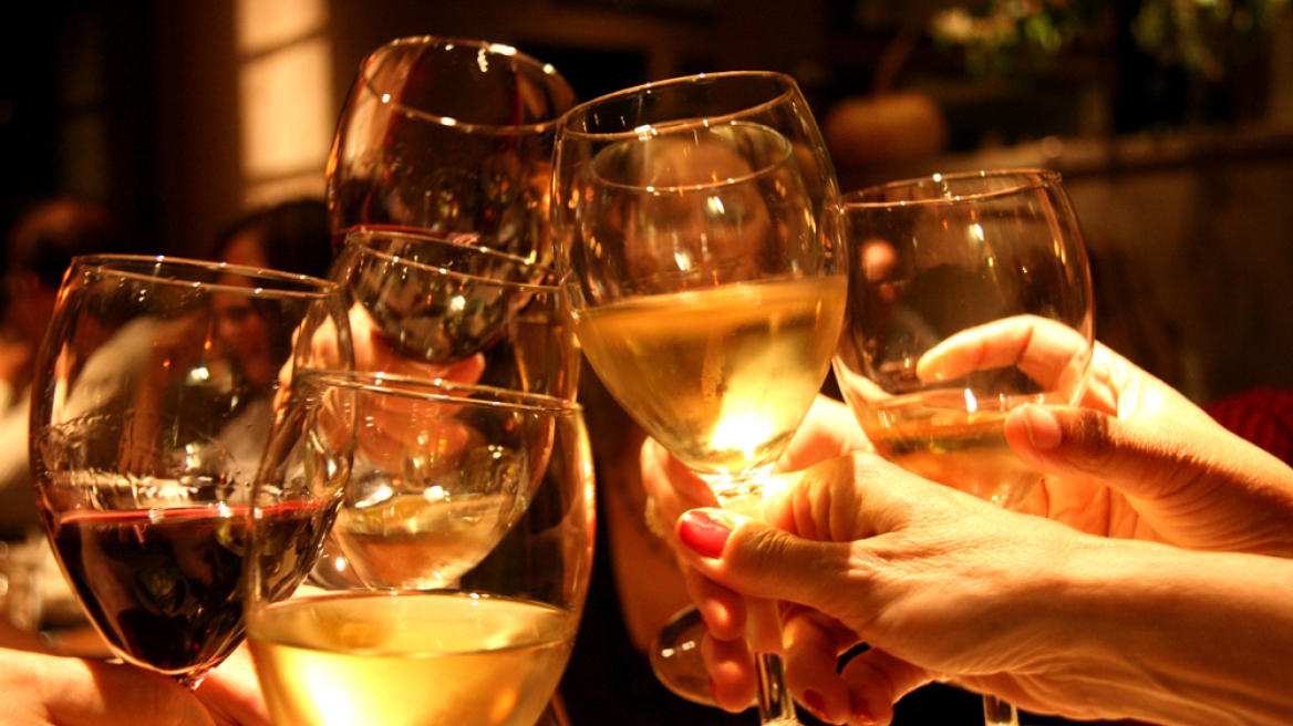 Αλκοόλ και hangover: Η επόμενη μέρα μετά από πολύ gin ή κρασί 