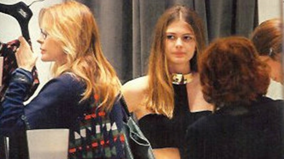 Δείτε την Τζένη Μπαλατσινού να δοκιμάζει ρούχα για το ρεβεγιόν