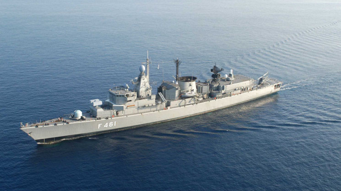 Σε φρεγάτα που βρίσκεται εν πλω ο Νίκος Δένδιας 