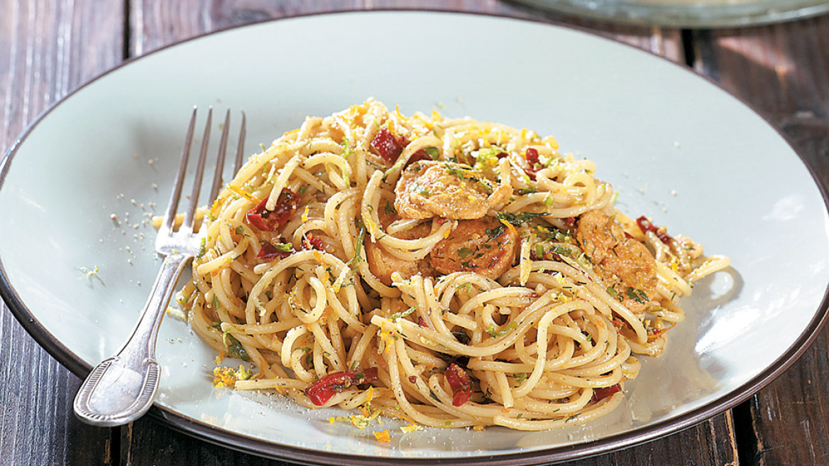 Πικάντικο σπαγγέτι με αβγοτάραχο και ξύσμα εσπεριδοειδών