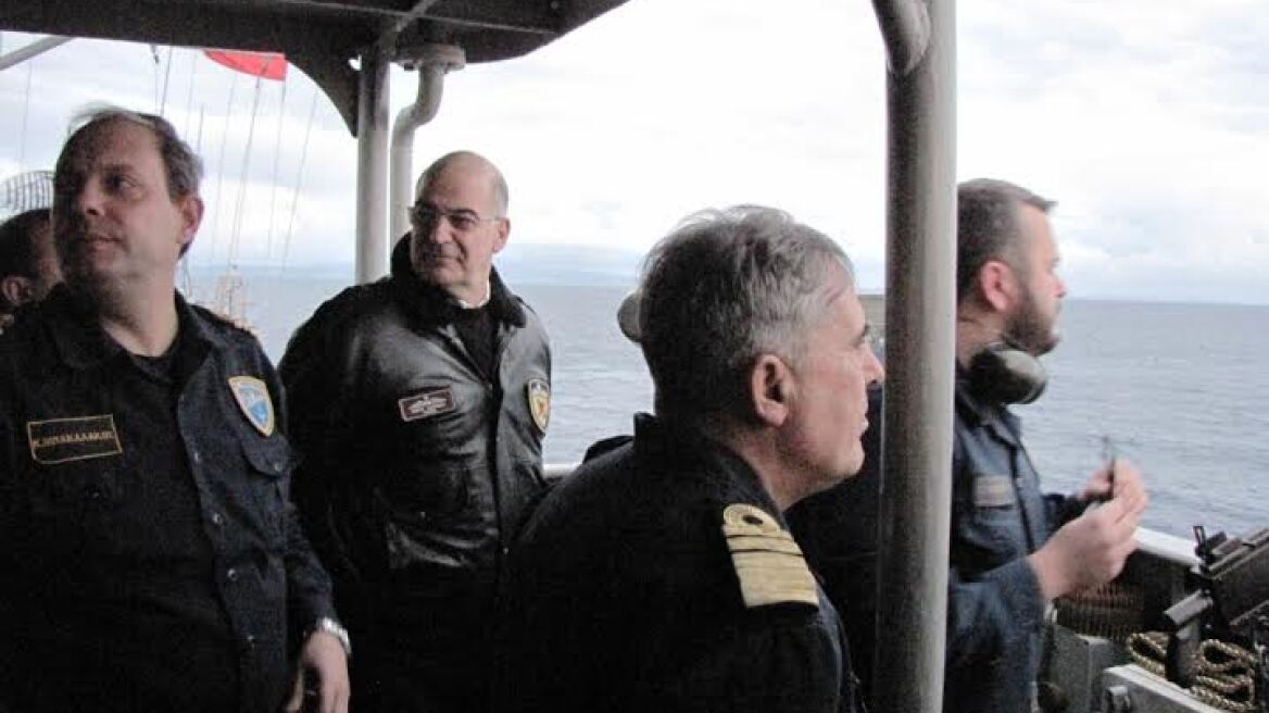 Διανυκτέρευσε στη φρεγάτα «Ναβαρίνο» ο Δένδιας