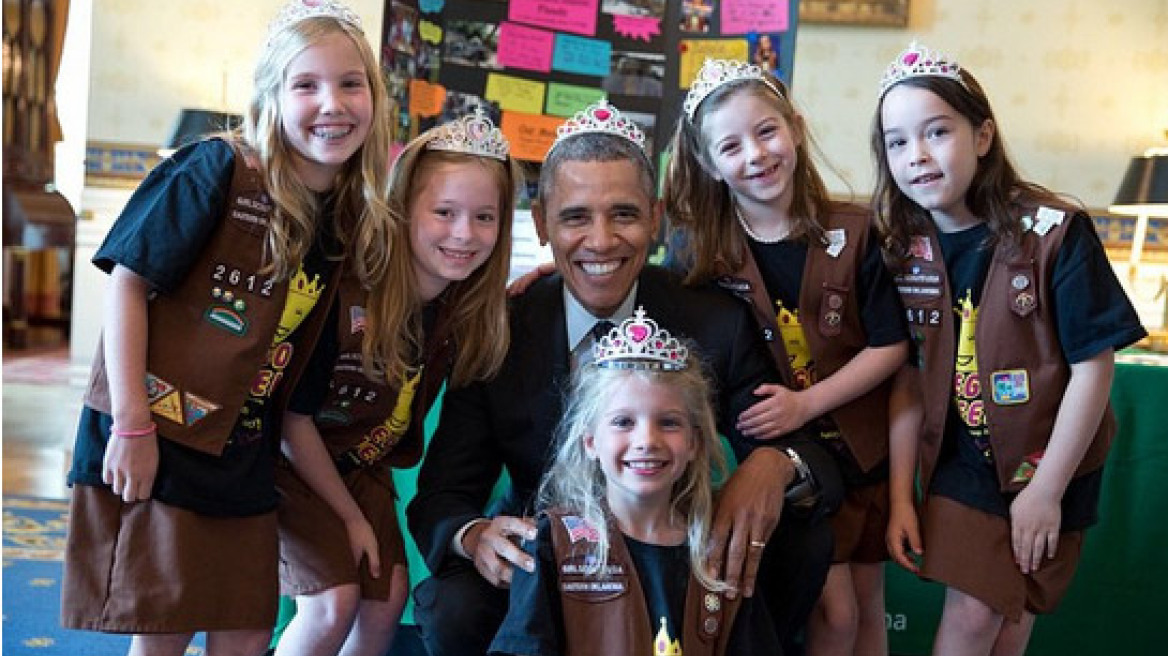 Μέχρι και τιάρα φόρεσε ο Ομπάμα!