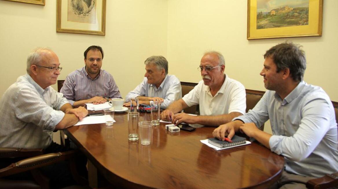 ΣΥΡΙΖΑ-ΔΗΜΑΡ: Μυστική συνάντηση Βίτσα με Θεοχαρόπουλο