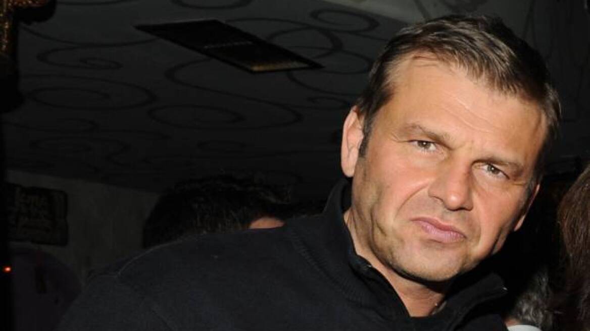 Βίντεο: Παρ' όλιγον άγριο ξύλο μεταξύ Γκλέτσου και στελεχών του ΣΥΡΙΖΑ στην Κέρκυρα